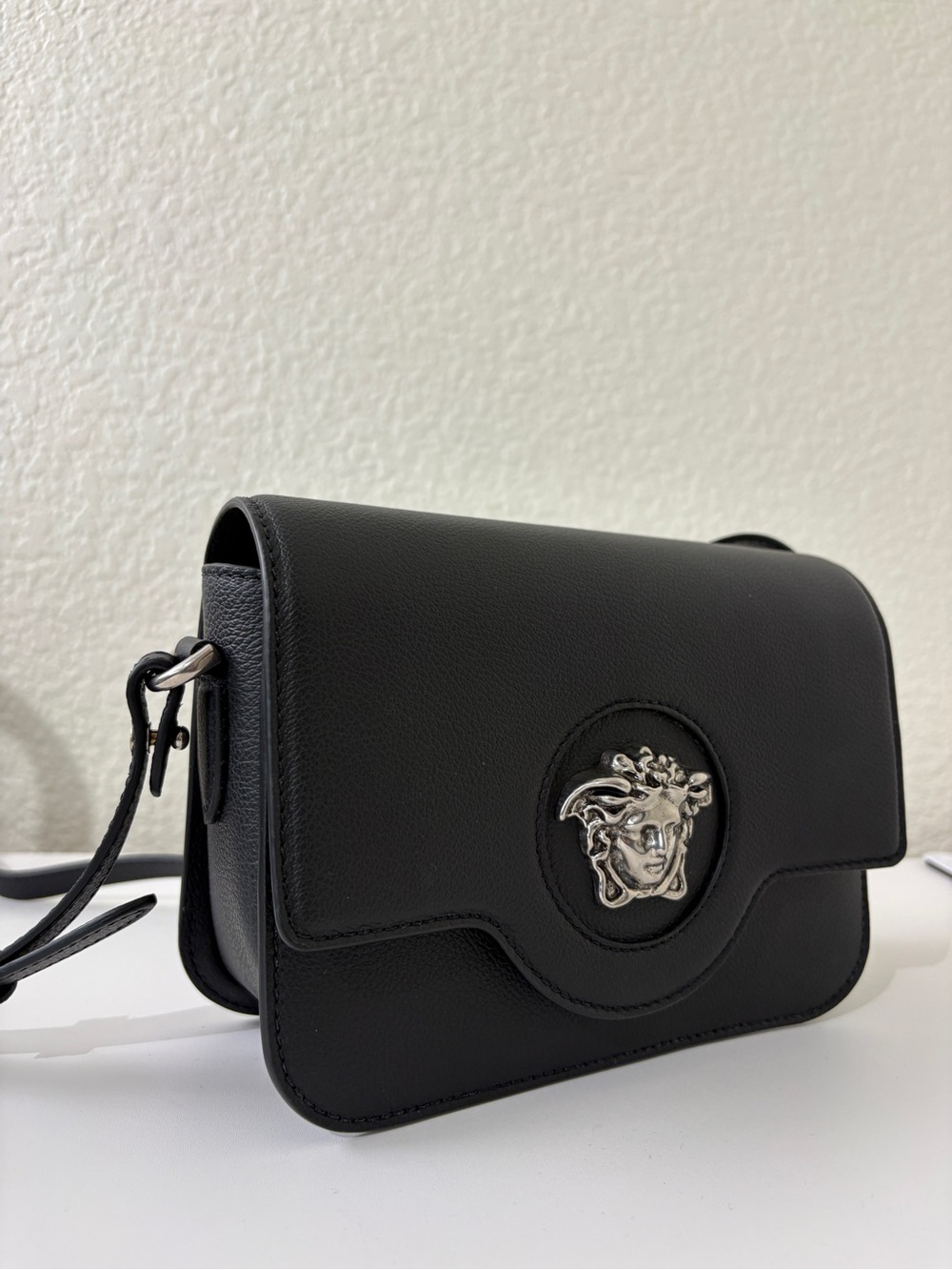 Versace Medusa Black Leather Crossbody Bag with Medallion Accent new - Picture 3 of 12